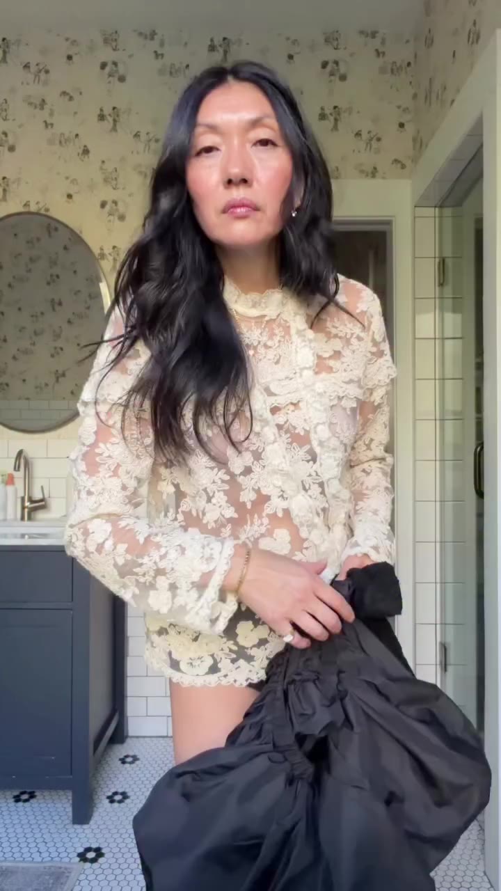 A little @seanewyork GRWM this morning. Pretty with a little edge—I’m digging…