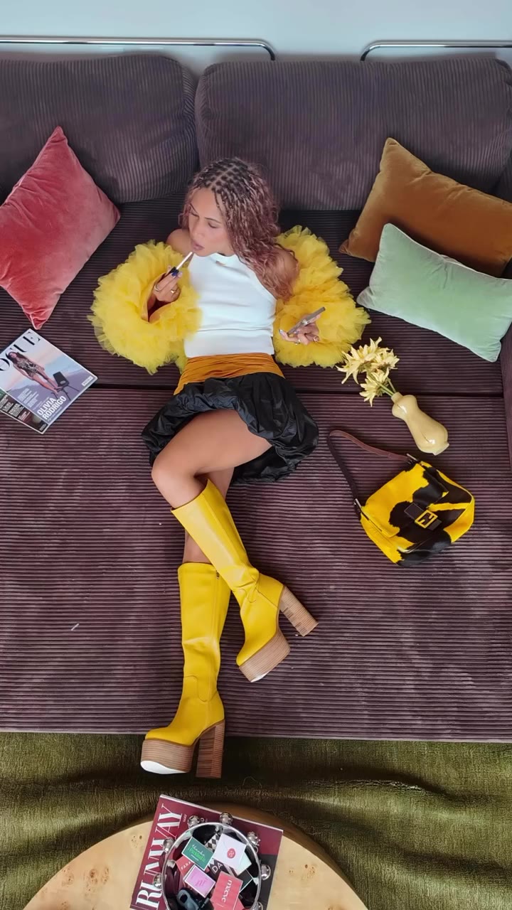Don’t bother asking me out I got a new couch and I’m staying in @omhu_cph
