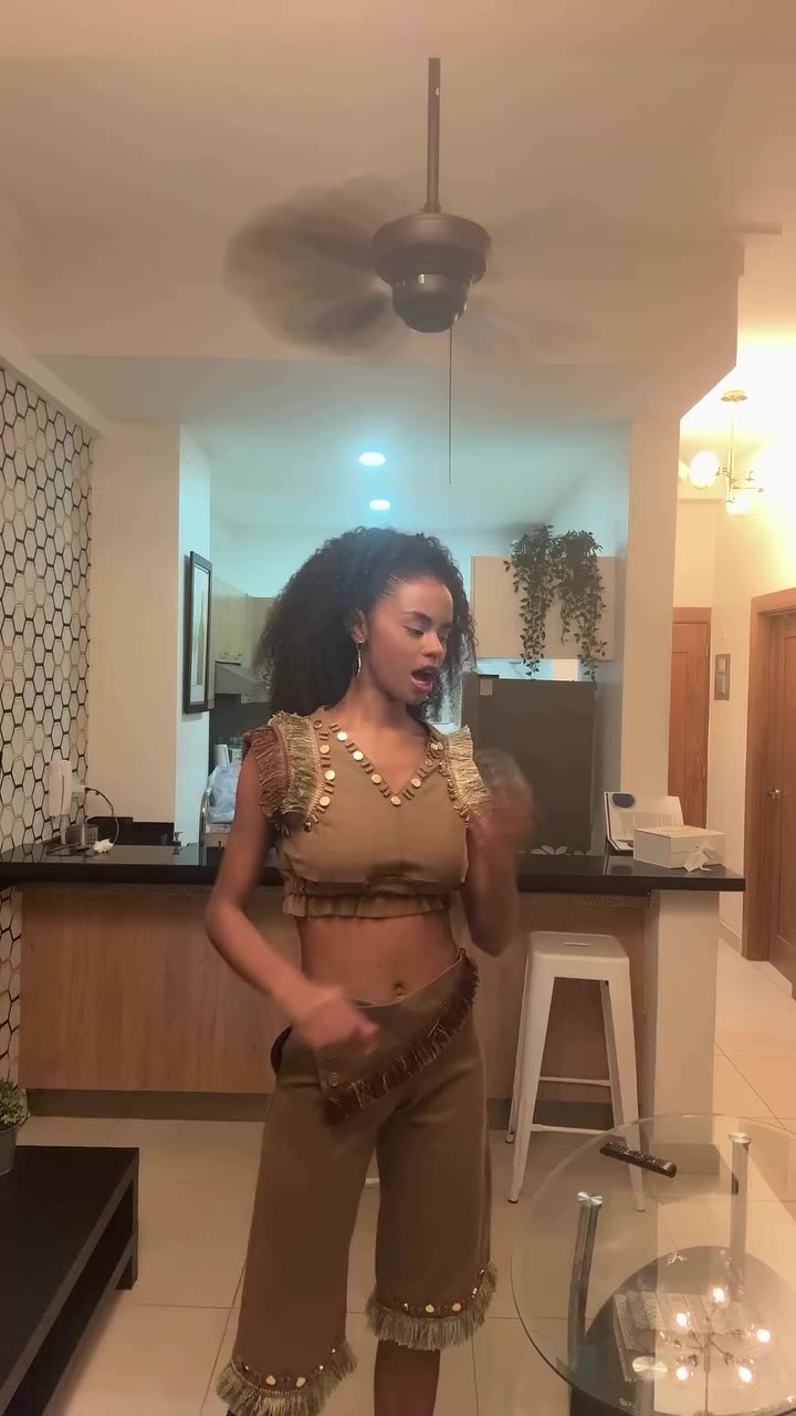 Klk mi gente soy Danilka tengo 23 años y yo me pongo linda todos los días…