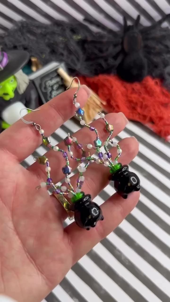 It’s Thursday, which means I’ve got some fun holiday lampwork glass making its…