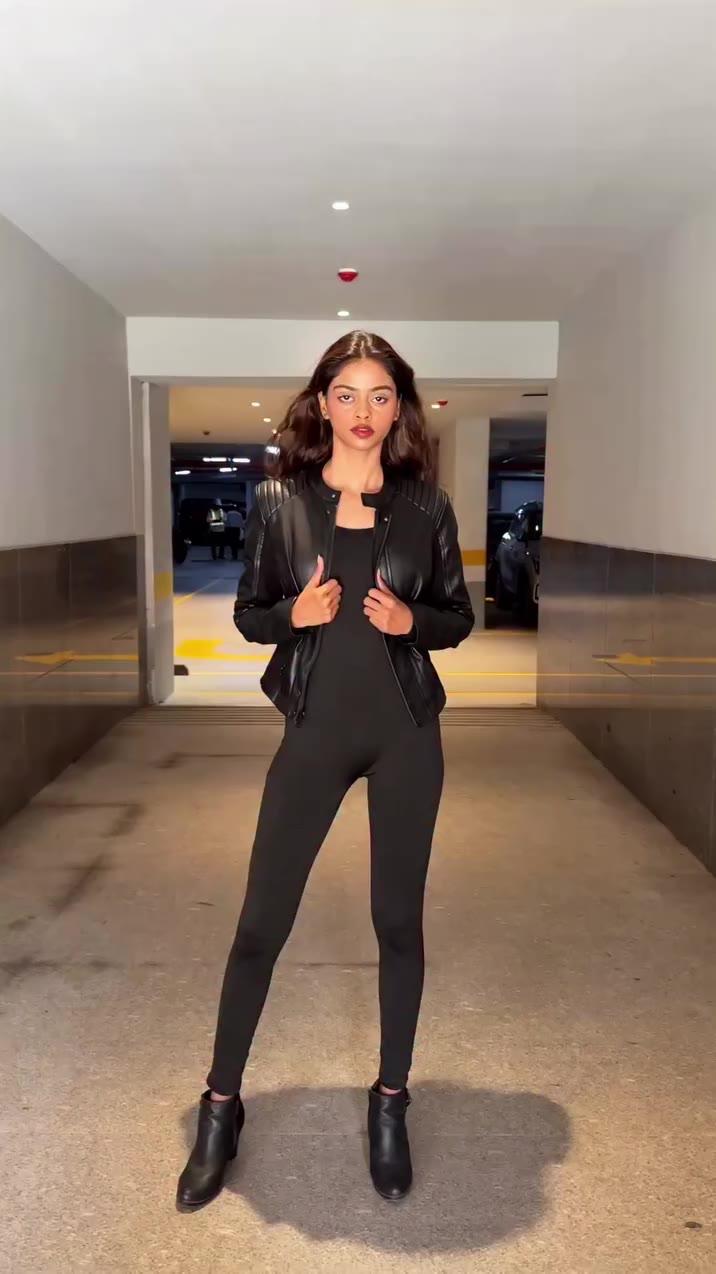we love walking this way 🚶🏽‍♀️ [ model walk ]