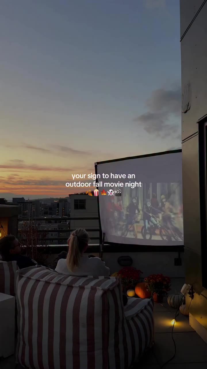 outdoor movie nights don’t have to end once summer’s over!🍿🎬🍂 a spooky…
