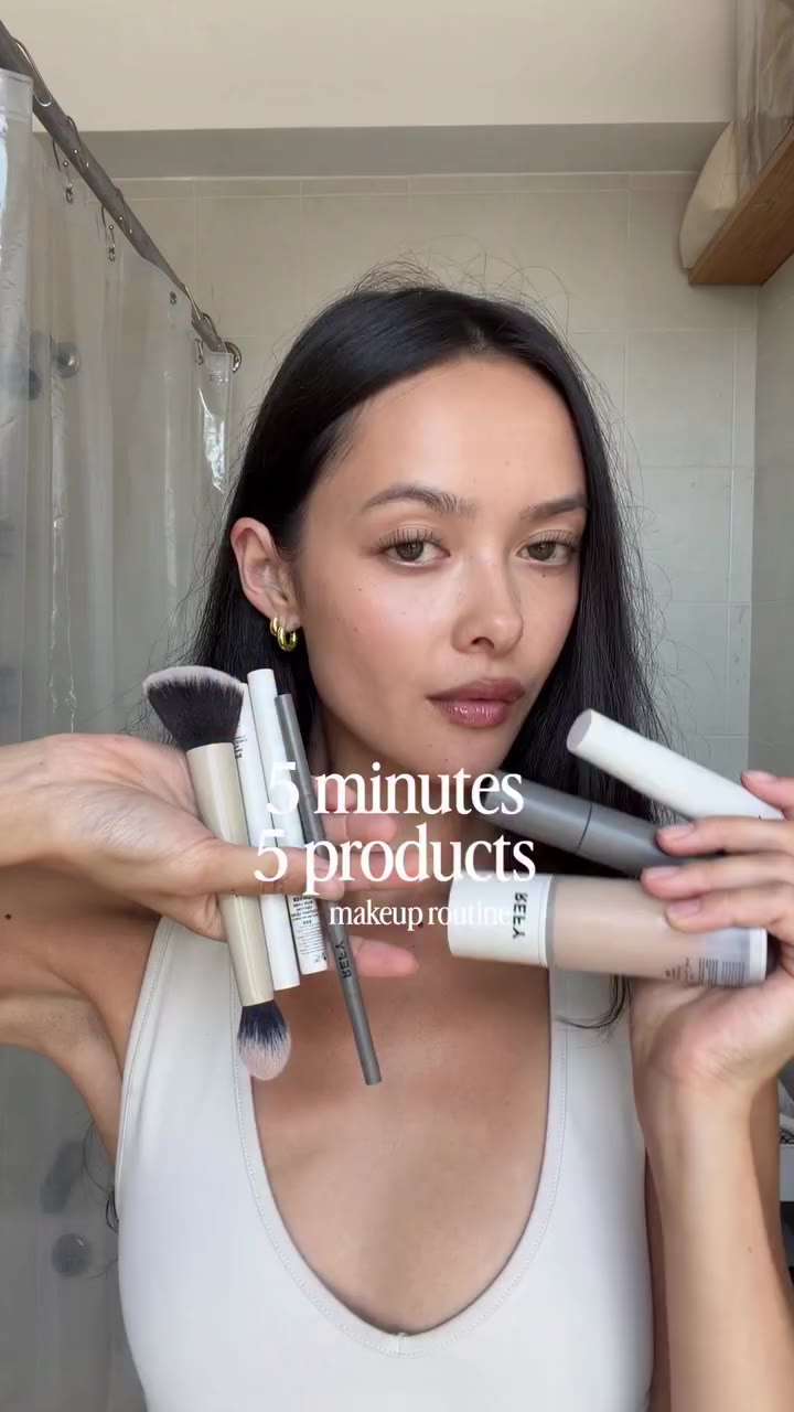 5 minutes. 5 products with my favorites from @refybeauty #makeup #beauty…