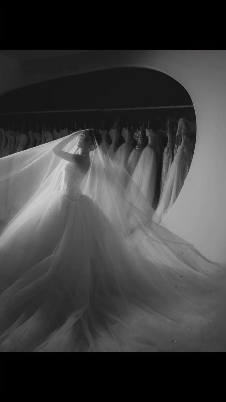 I made a dream.... @csarelle_makeupartist @armadalewedding.gowns…