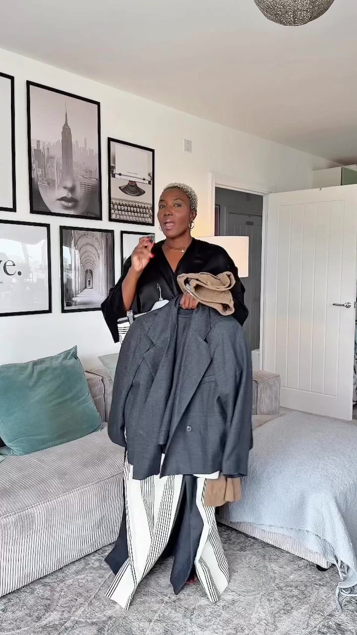 ✨ New season, new wardrobe! ✨ I’m trying on the latest Lisa Snowdon collection…