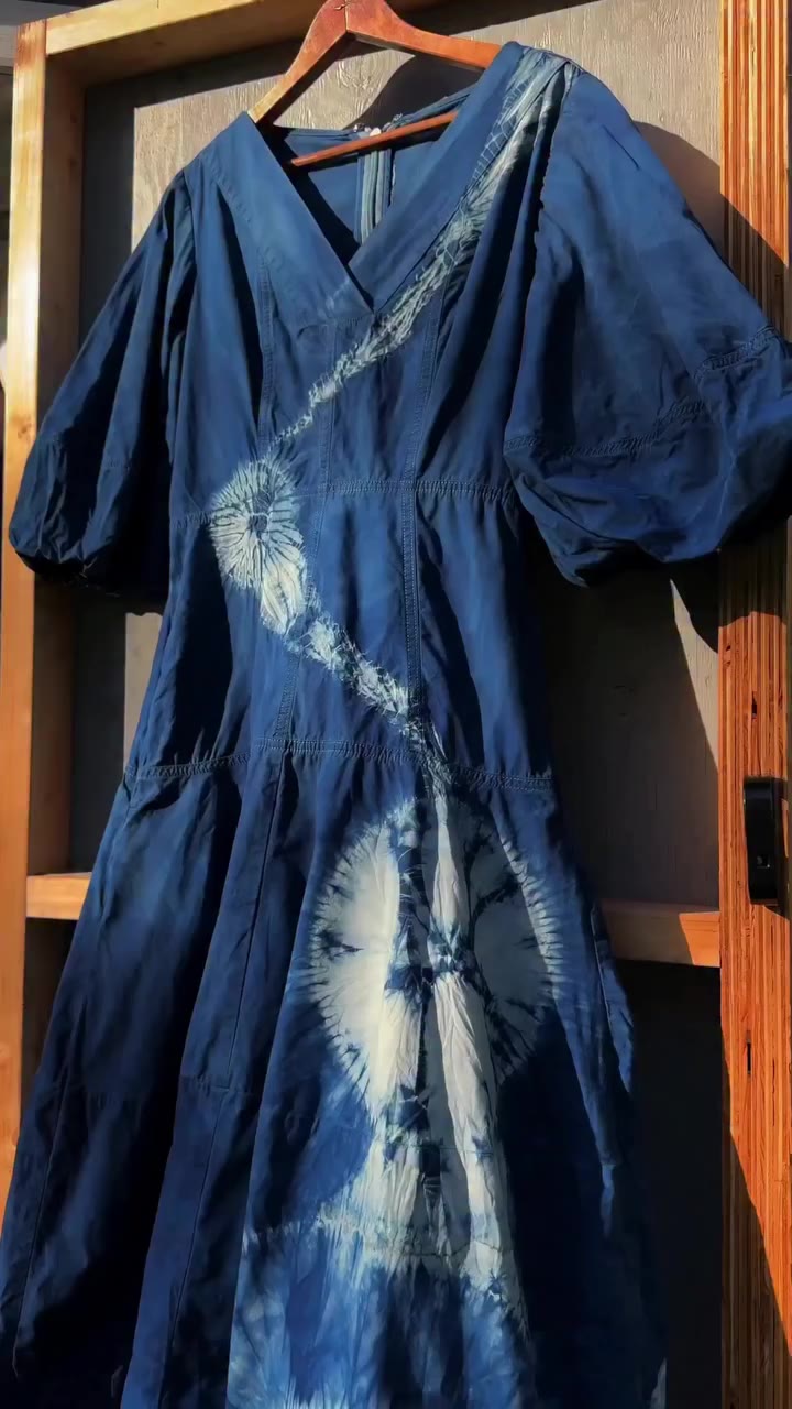 Exploring the Japanese art of Shibori with @yusindigo, where indigo dye meets…