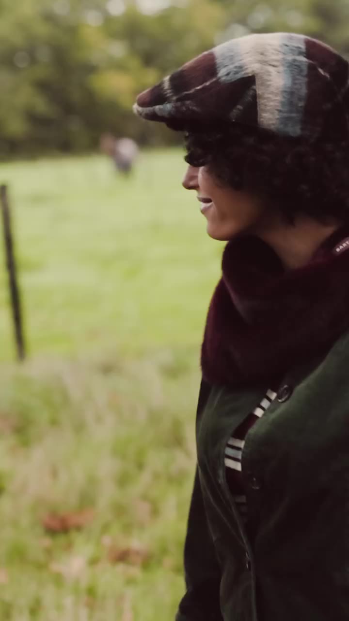 For crisp mornings, city strolls and everything in between; the Maighread Cap…