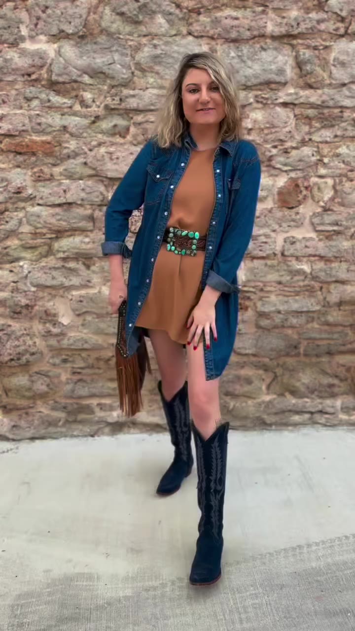 Some girls were simply born to strut. 🦚 Meet Peacock—turquoise genuine…