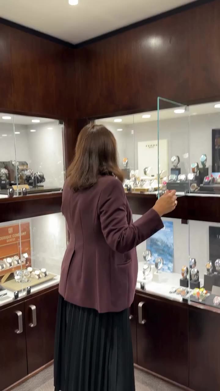 60 seconds, £3,000 and three ladies’ watches. What’s Laura choosing? First, a…