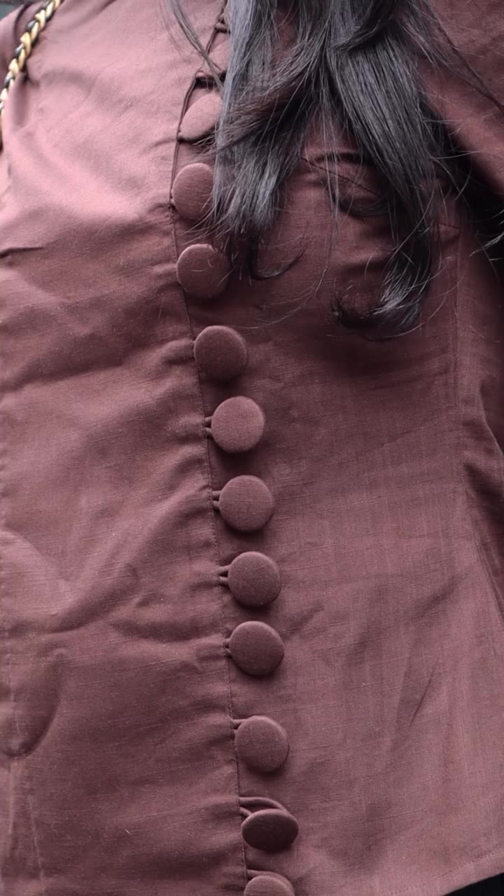 The perfect top for fall Raya top on @zainabjaved_