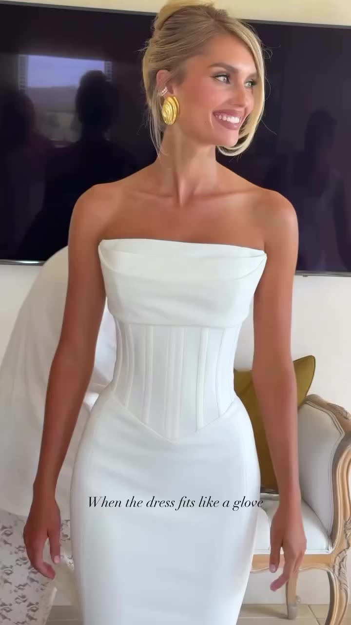 Fits like it was made for you… Meet BENNI. 🌙✨🤍 From our @janehillbridal…