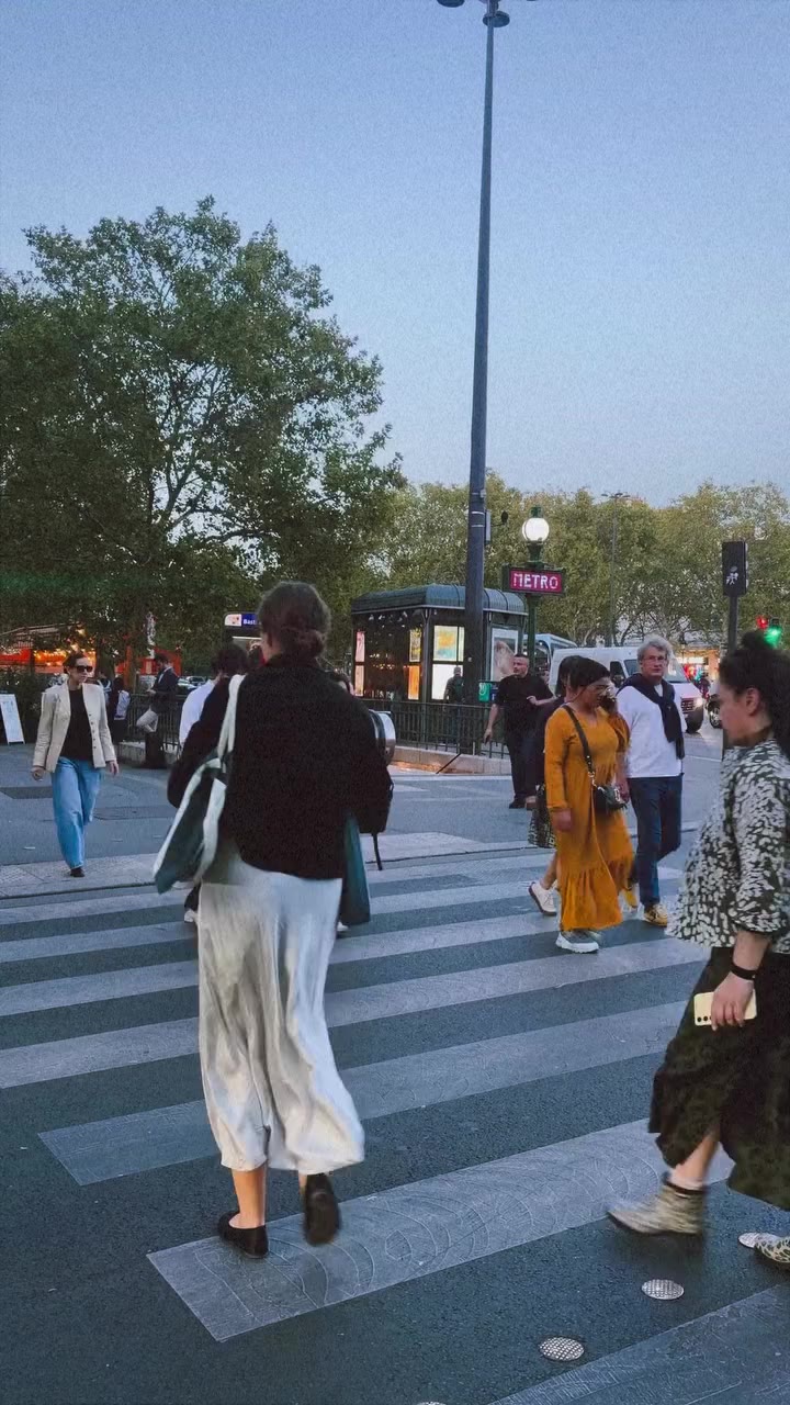Y SI TE DIGO QUE AMÉRICA LATINA VIENE A SACUDIR PARIS FASHION WEEK ? 🔥 WHAT…