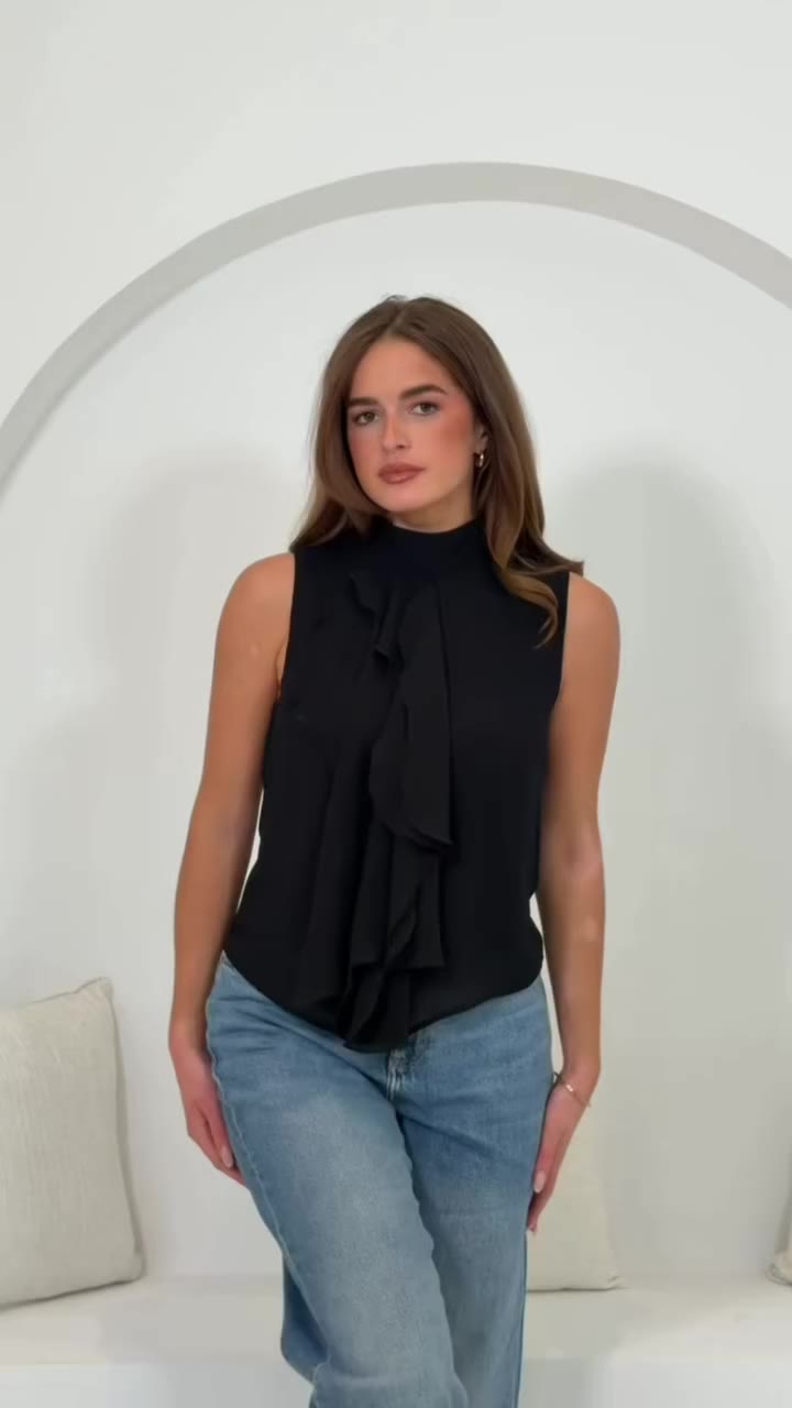 Meet Faye 🖤 The effortlessly chic top your wardrobe needs. Featuring…