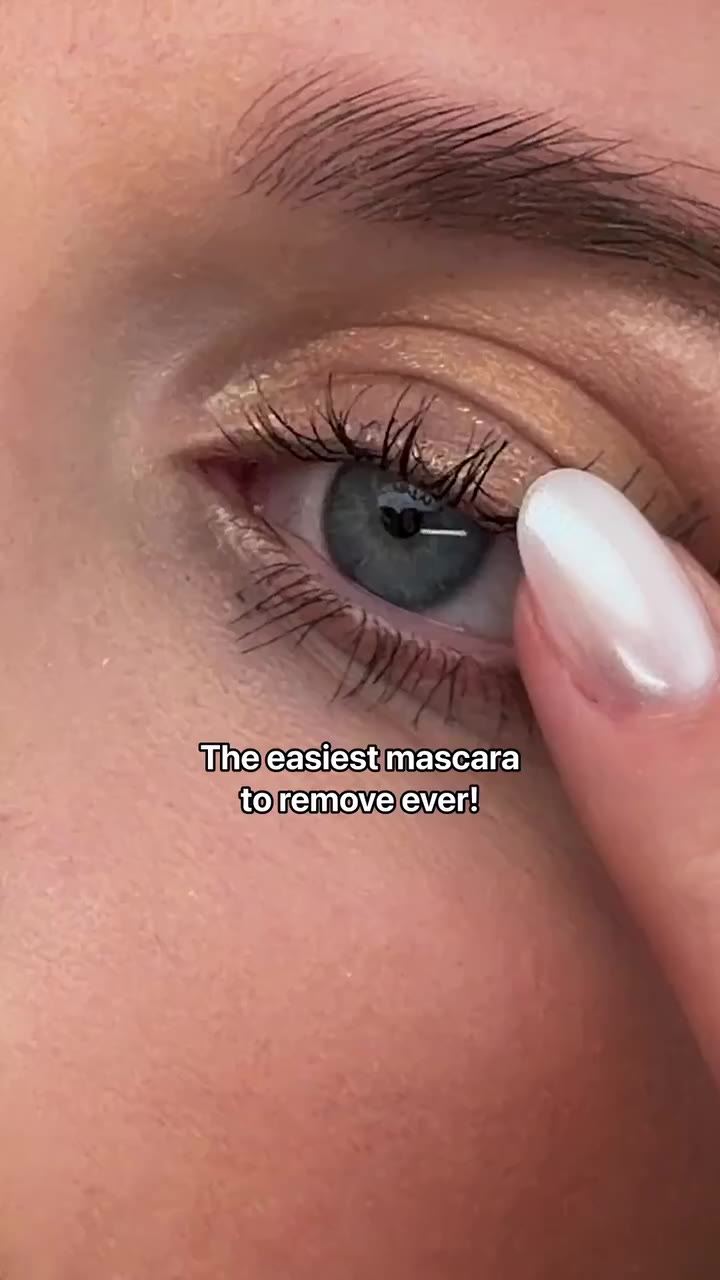 plot twist: intense lashes can be super easy to remove 👀💛 the Lash PRINCESS…
