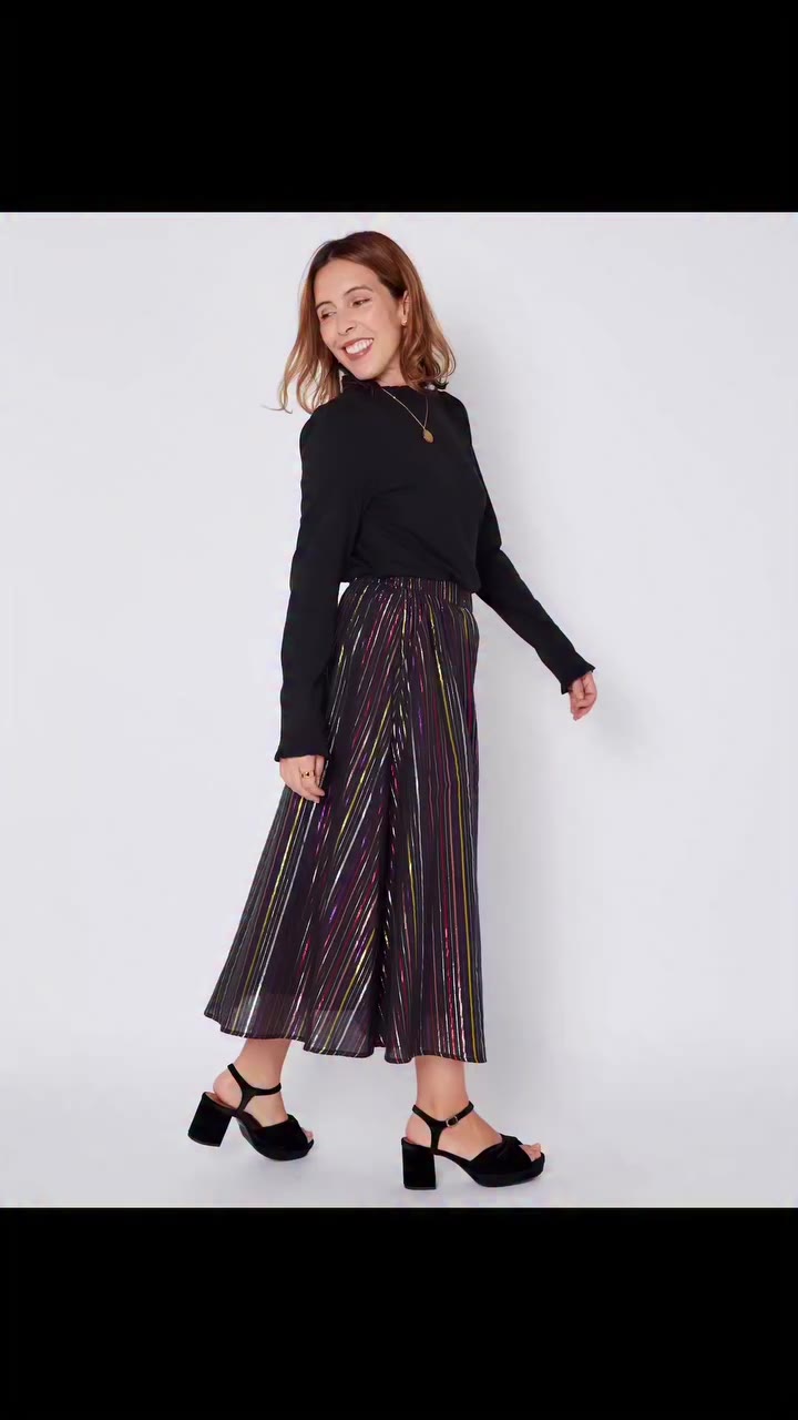 New Rainbow Striped skirt 💜🩷❤️🧡💛💚💙 I somehow didn’t get a video of the…