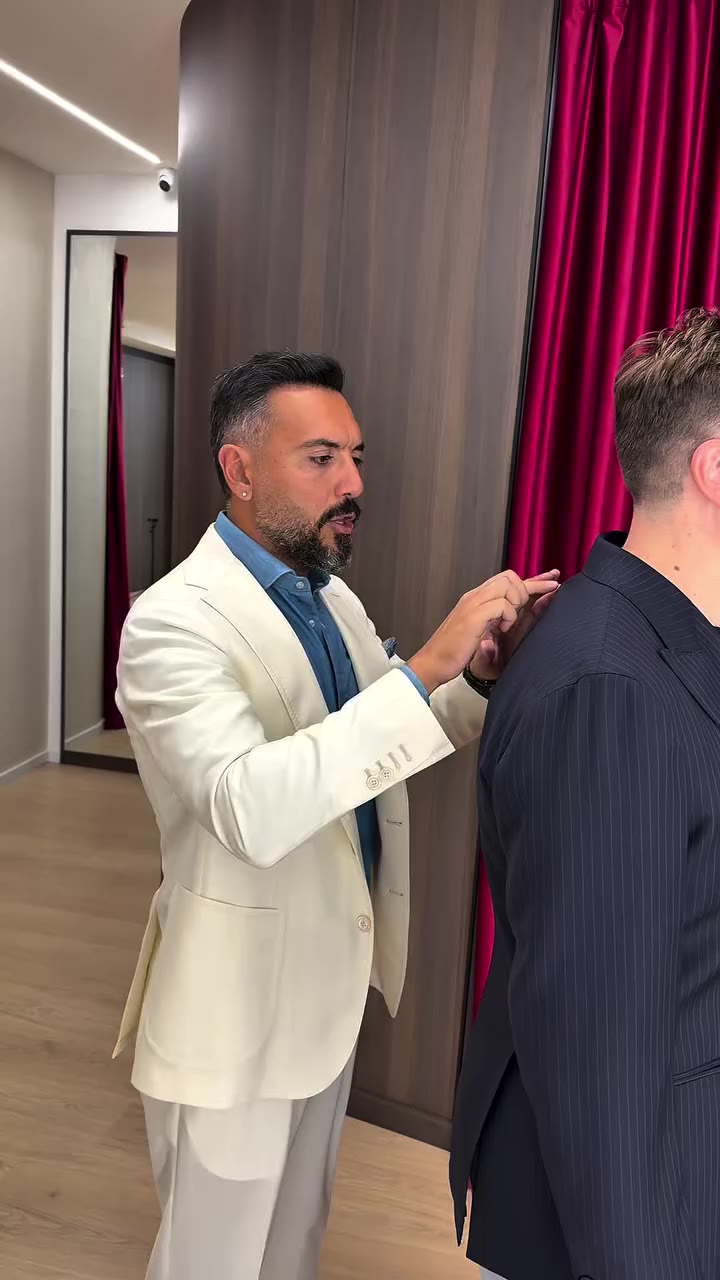Let’s see how to check the fit of your jacket