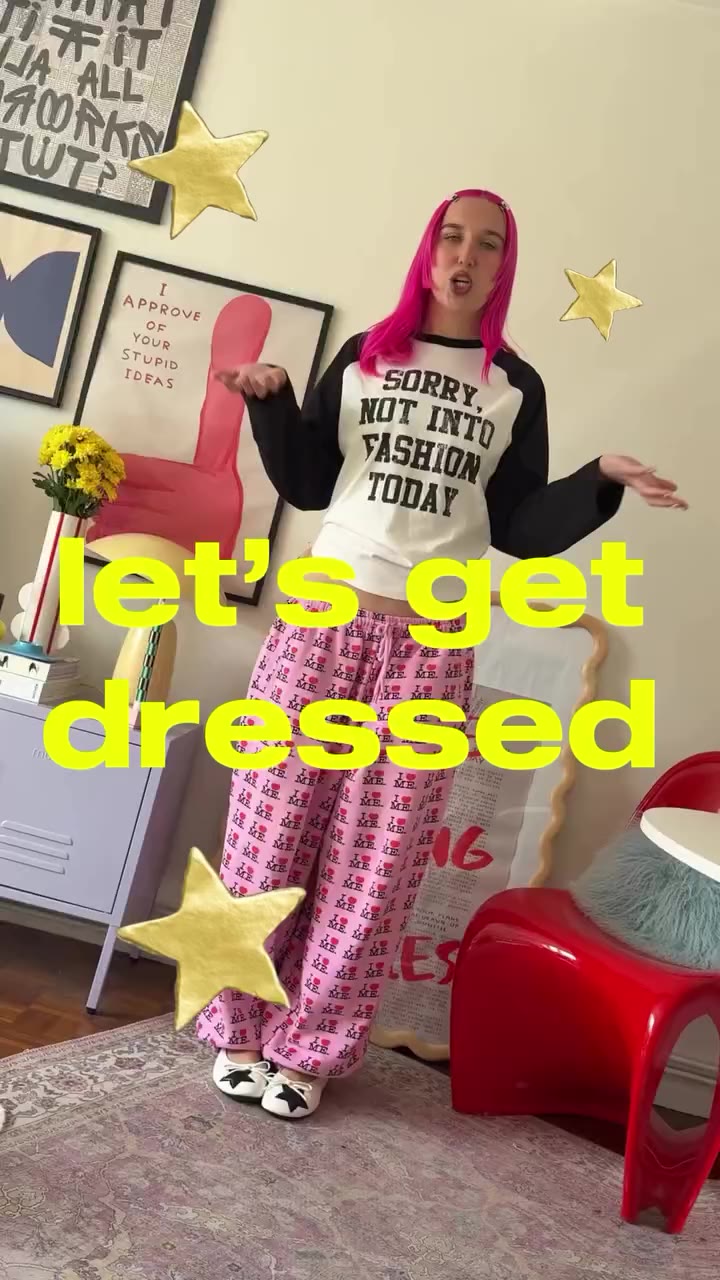 It’s Christmas Day!! Aka @ashleywilliamslondon show day!! Get dressed with me…