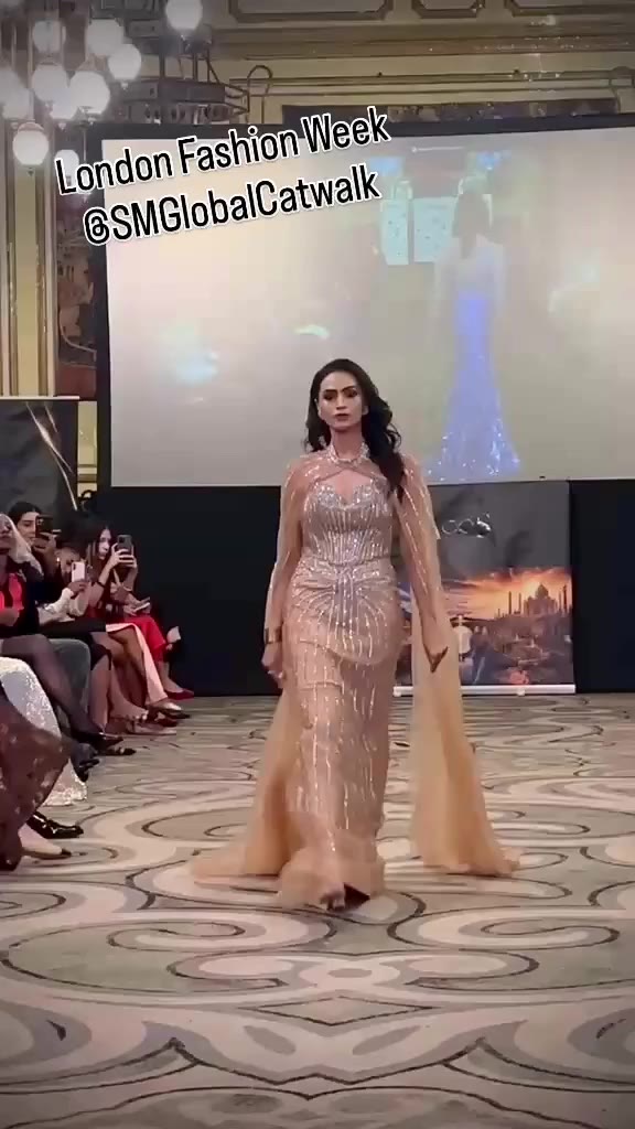 Gorgeous model @himani_x looking absolutely fabulous on the London Fashion…