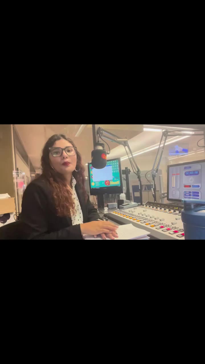 Je vais faire les announces à la radio qui commence à 13 heures. Écoute moi à…