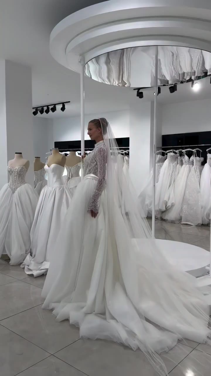 A beautiful wedding gown with unique details 🤍 #bride #weddingdress…