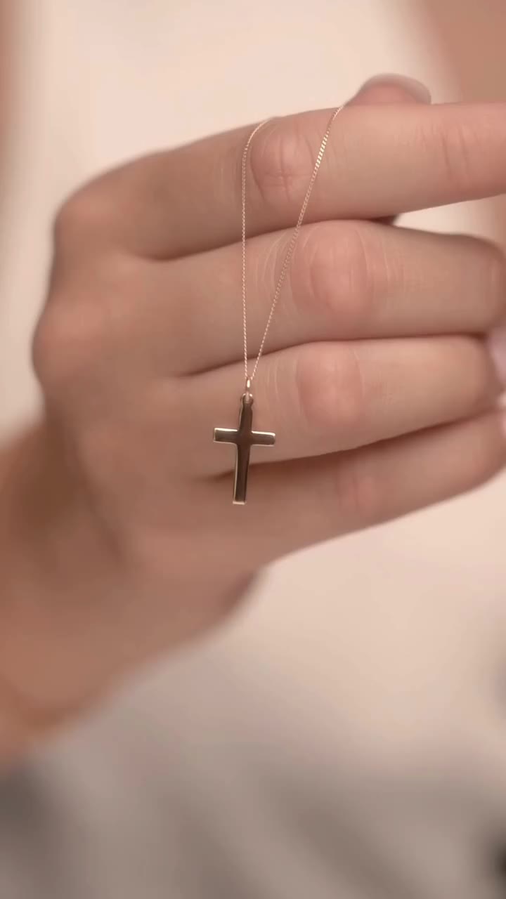 Meaningful jewellery, made to tell your story ✨⁠ ⁠ Made to last in solid gold…