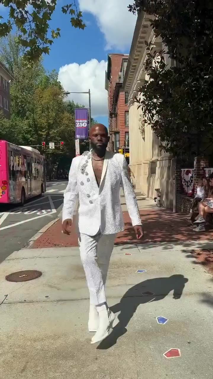 WHITE HOT. ALL EYES ON THE TAILORING. 🤍✨ Who said a man needs color to make a…