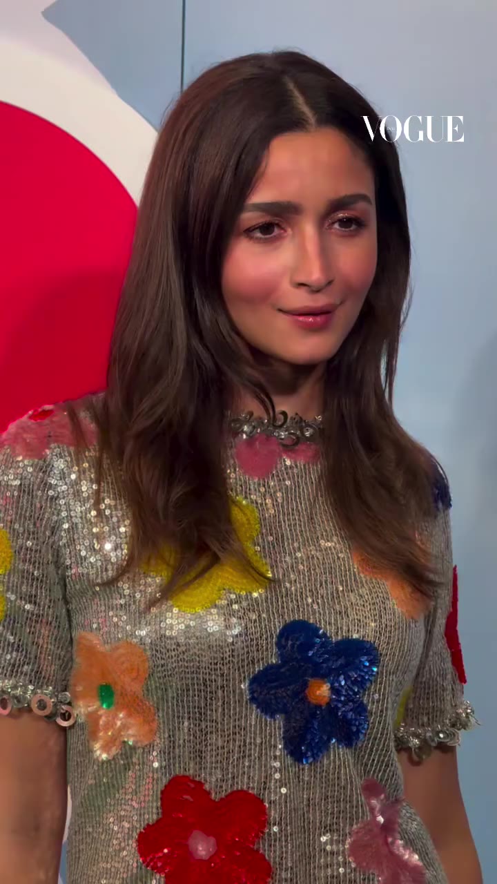 For her recent appearance, @aliaabhatt arrived in a sparkly two-piece set…