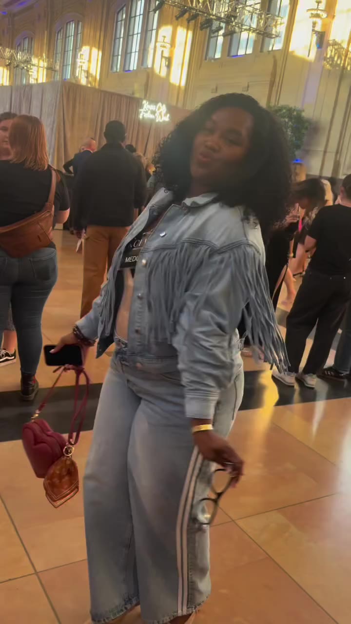 Styles from the Crowd….😌 Not only are the designers bringing the heat this…