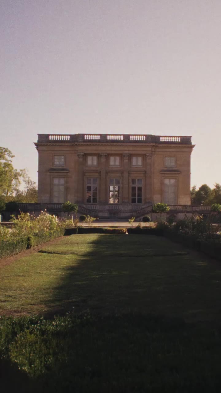 As a new exhibition, sponsored by Cartier, opens at @chateauversailles to…