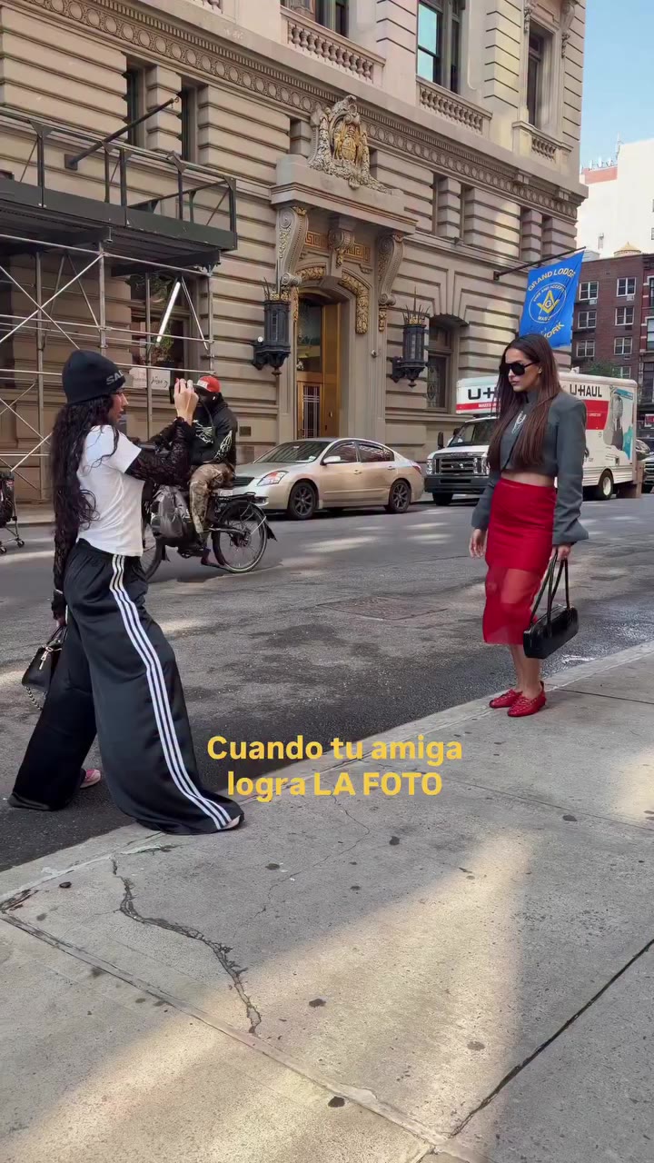 Está altamente recomendado tener una amiga así 🤳🏽📸✨❤️‍🔥 como @vickyurda
