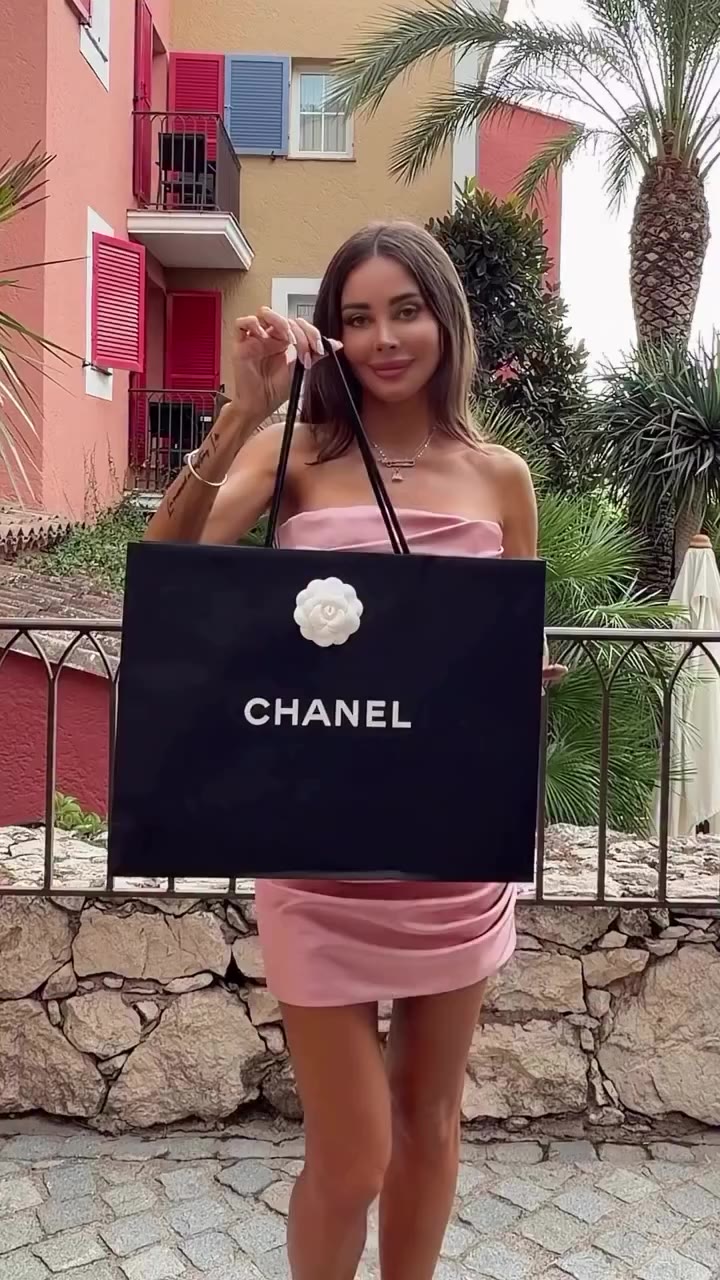 @veronikaorchid ❤️💫🔝 … @community_cartier 🌟 … @hermes_community 🌟