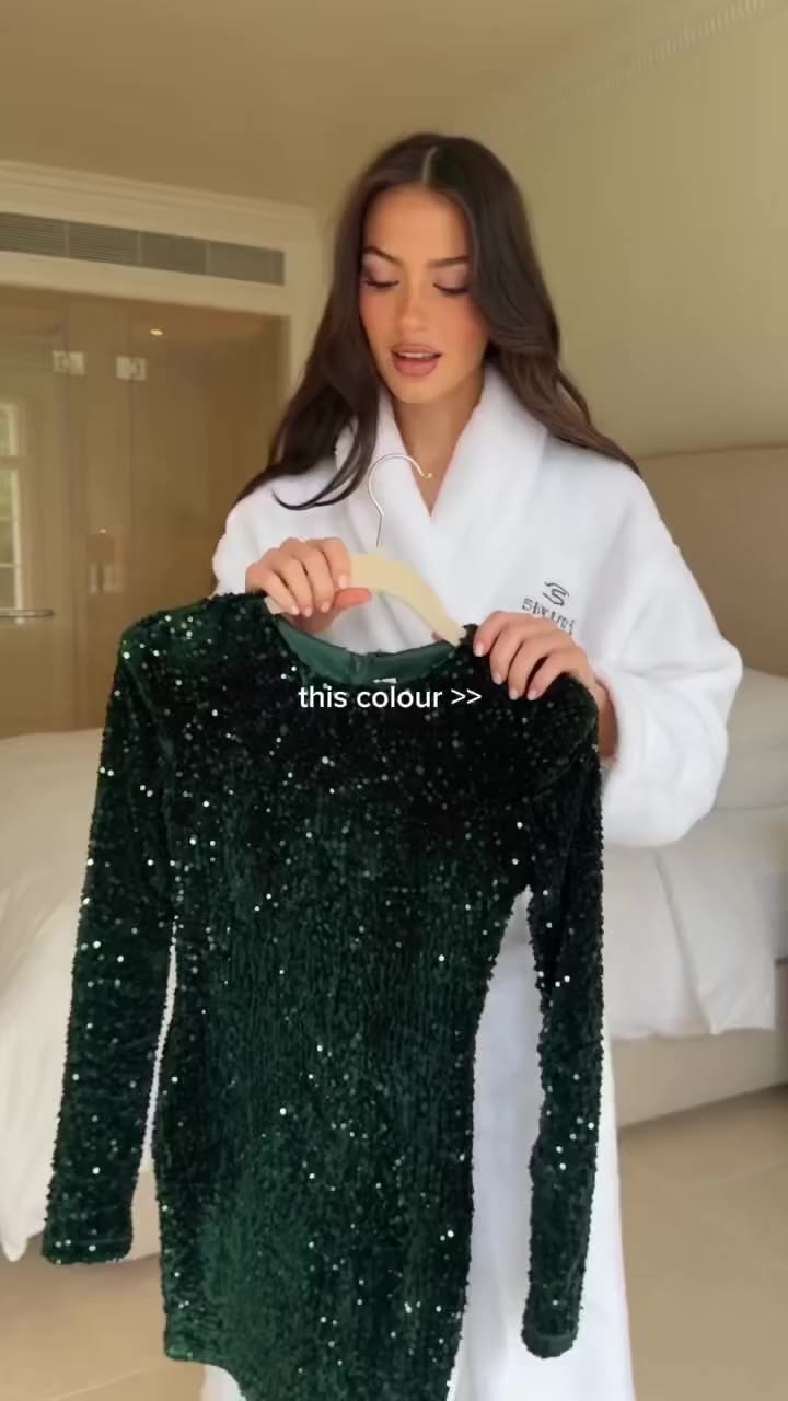 The dress we're all obsessed with... finally restocked 🤭🫶🏼 'Green Velvet…