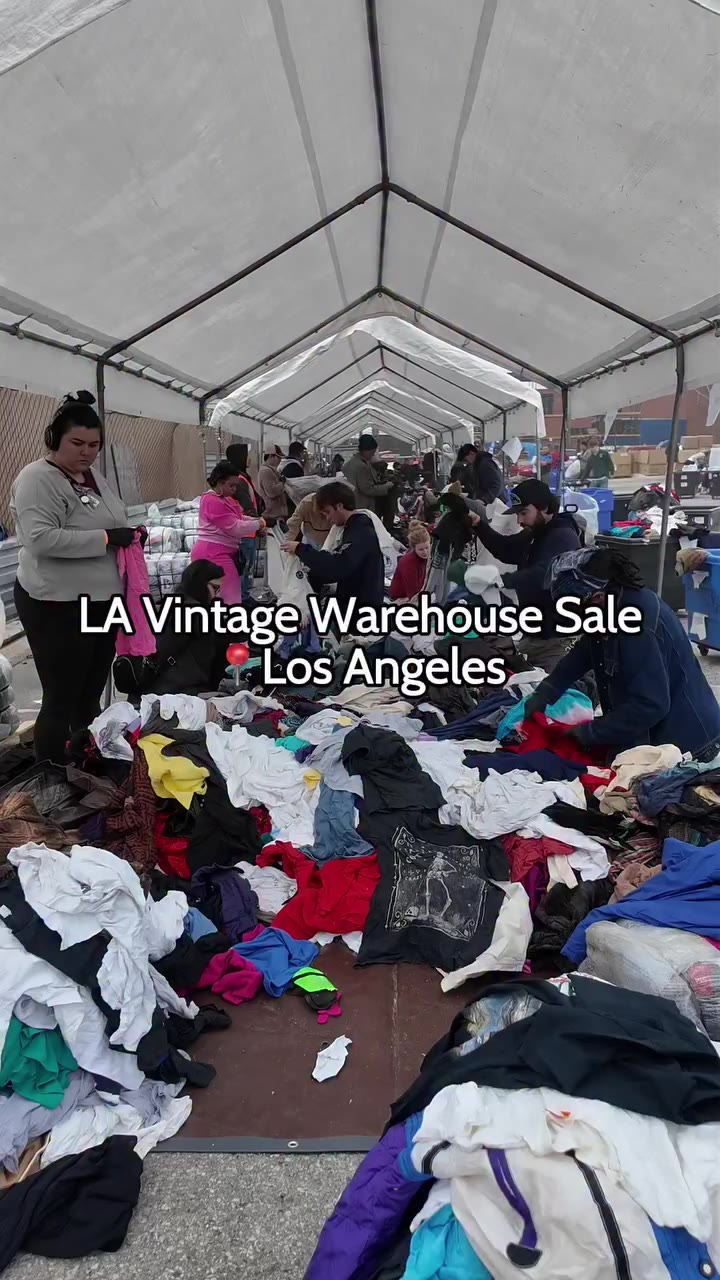 LA VINTAGE WAREHOUSE SALE IS BACK!!🎉 🎟️tickets are out now link in bio!…