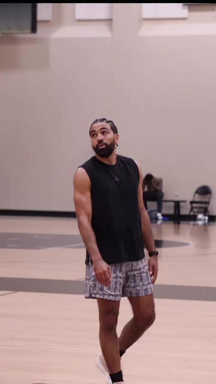 Work doesn’t stop! 🏀 Gabe Vincent stopped by the PLYRS UNTD Performance…