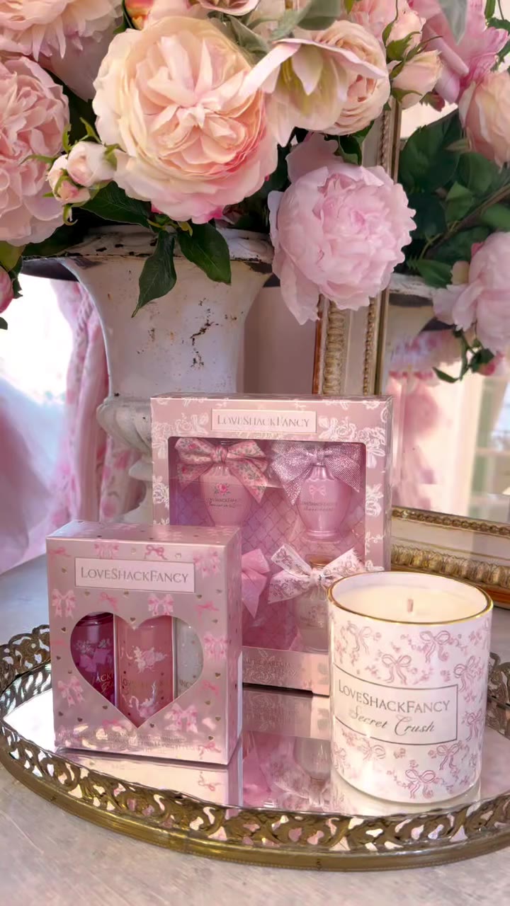 The prettiest gifts for the holiday are ready for your vanity, unbox with us…