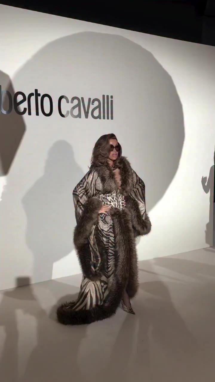 #WAMBrand Finds 👀👀👀🔥🔥🔥🔥 @iamcardib stepped out to the @roberto_cavalli…