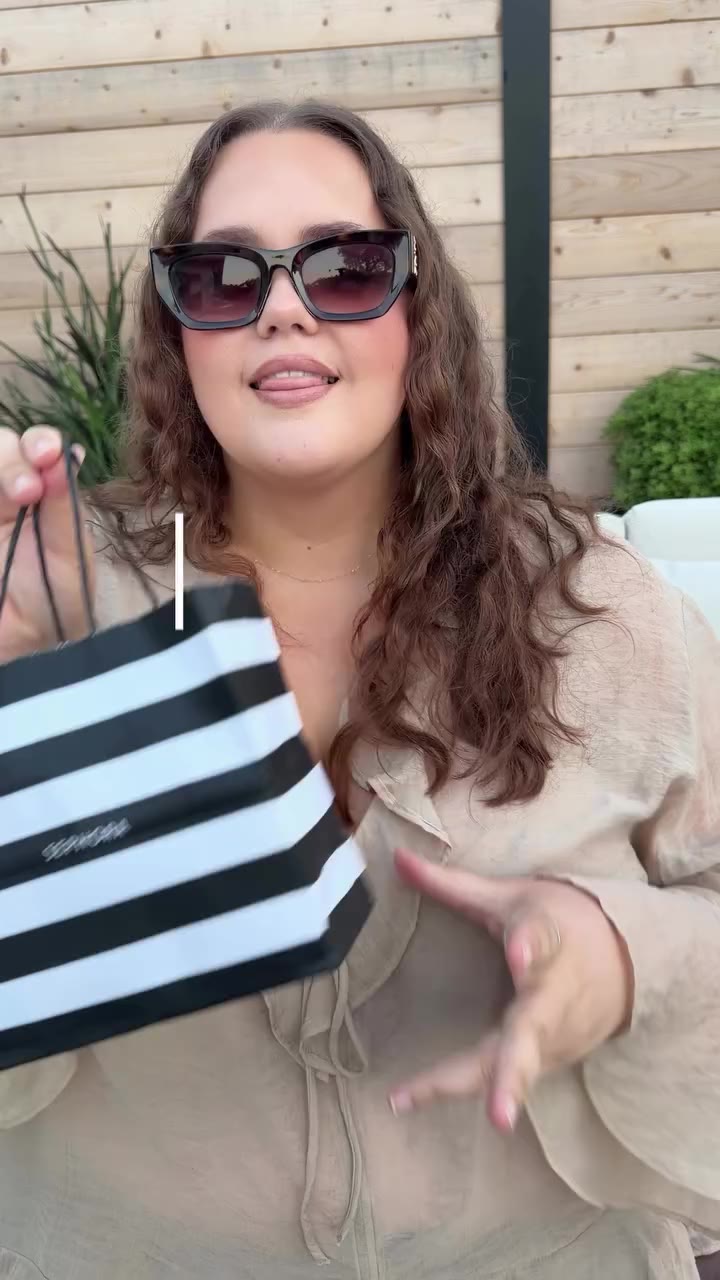 This @sephora haul is too good 💅🏼 @ellisbrooklyn @hudabeauty @iconic.london…