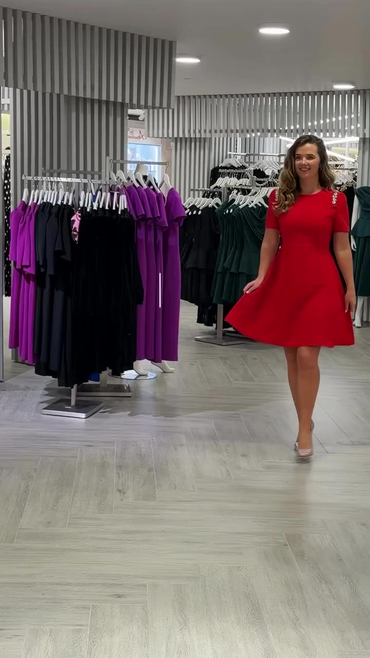 It’s nearly the weekend and we’ve got some gorgeous new in dresses ✨🤩