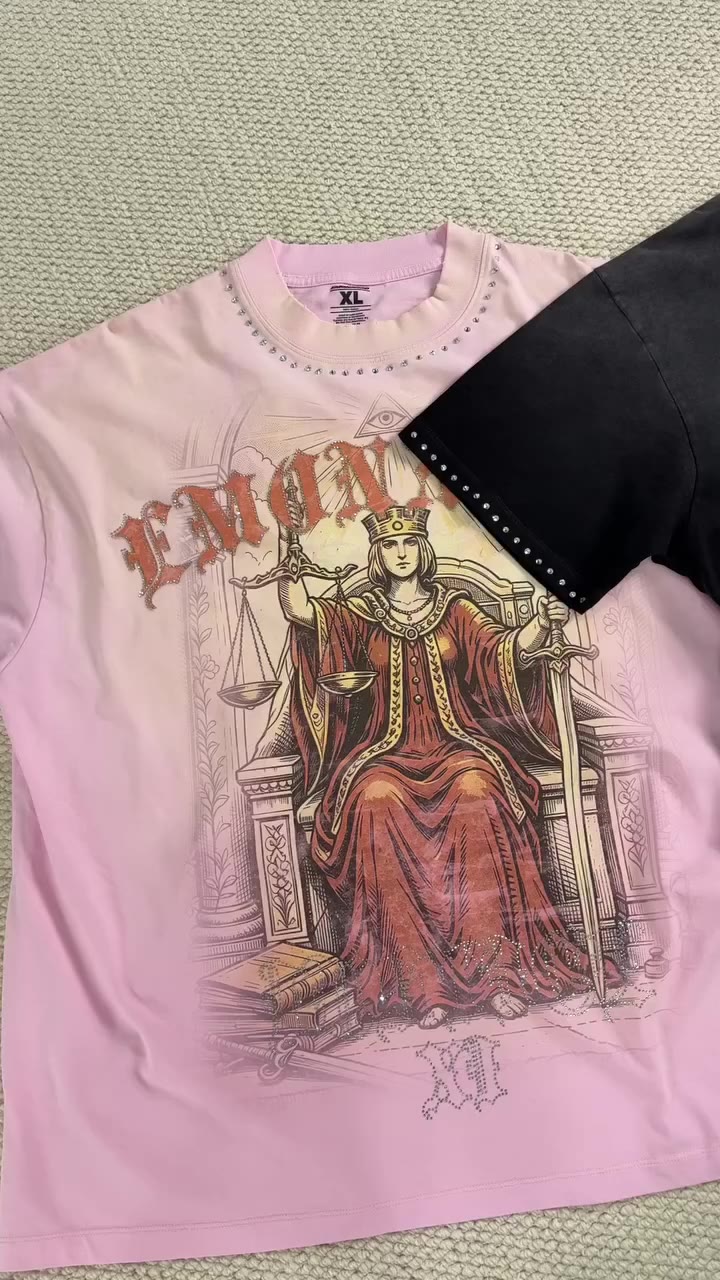 Justice, but make it street. ⚖️🖤 The Justice Tarot Vintage Tee brings vintage…