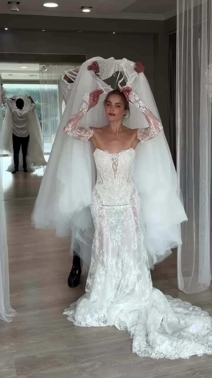 ✂️ With 14 years of experience, we create your dream wedding dress without…