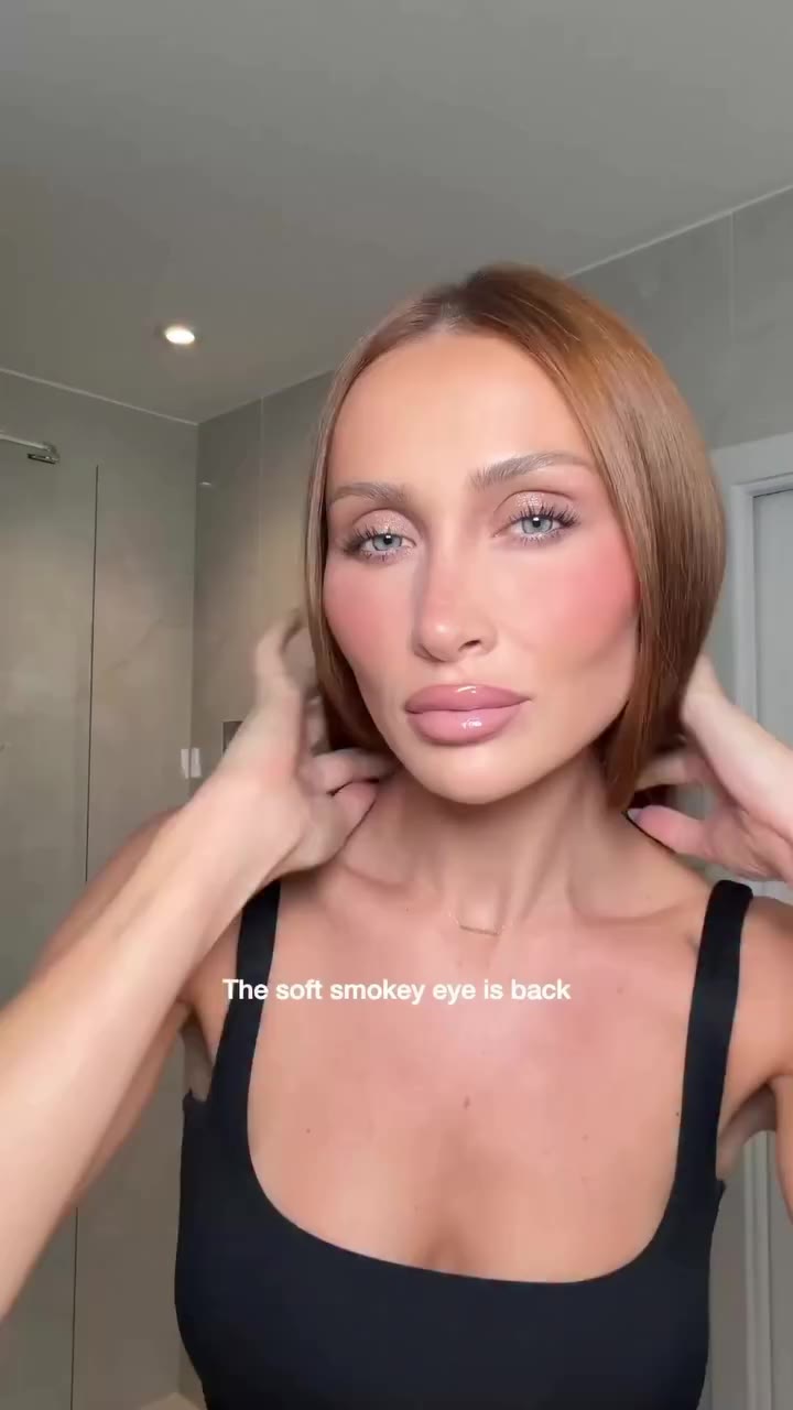 Soft and smokey with @sarahhashcroft. 🔥 Featuring: Quad Eyeshadow in Koh Rong…