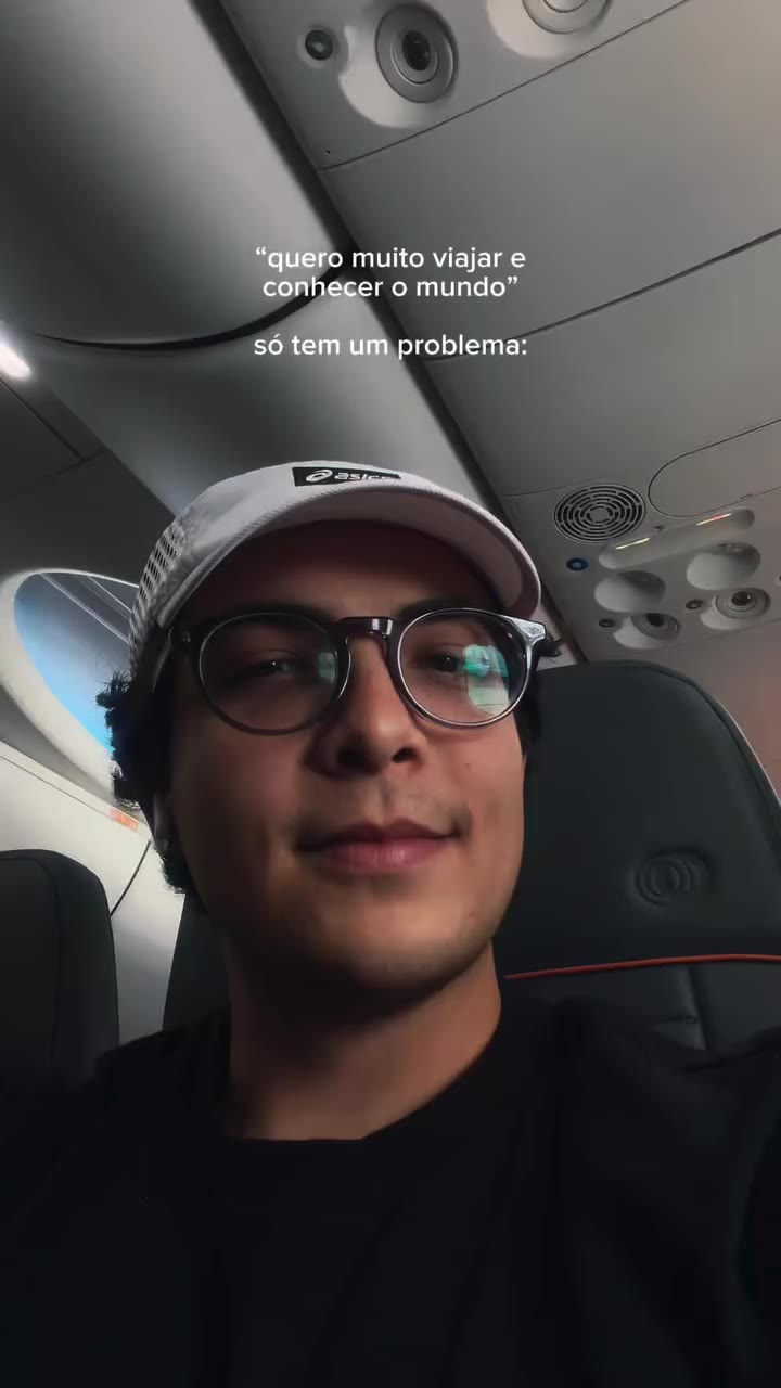 eu tenho PAVOOOOR de avião e o sonho de conhecer o mundo ✨ kkkkkkkk única…