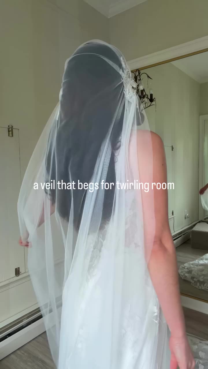 Classic veil for a classic bride 🫶🏼 Doesn’t this veil scream Stevie Nicks?!…
