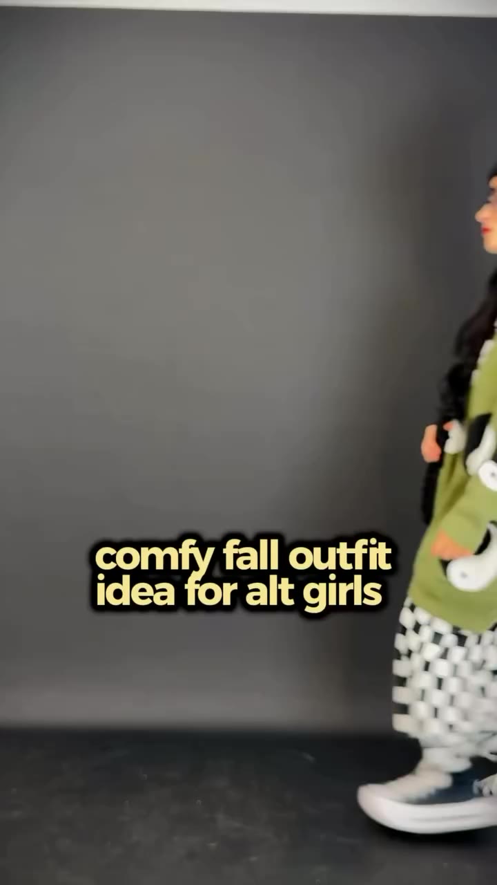 Comfy autumn outfit idea for the alt girls who wanna have FUN with their…