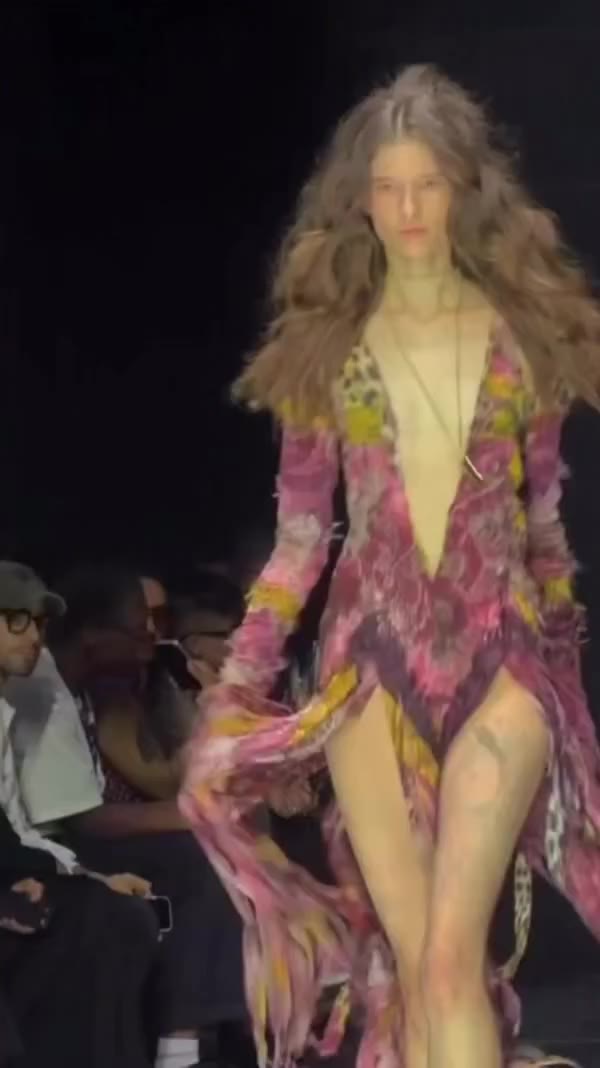 @roberto_cavalli faustopuglisi @sissy.vian @barbaranicolicasting