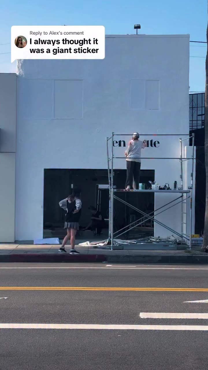 We planted a giant rose on Abbot Kinney🌹 Come see it in person at our store!…