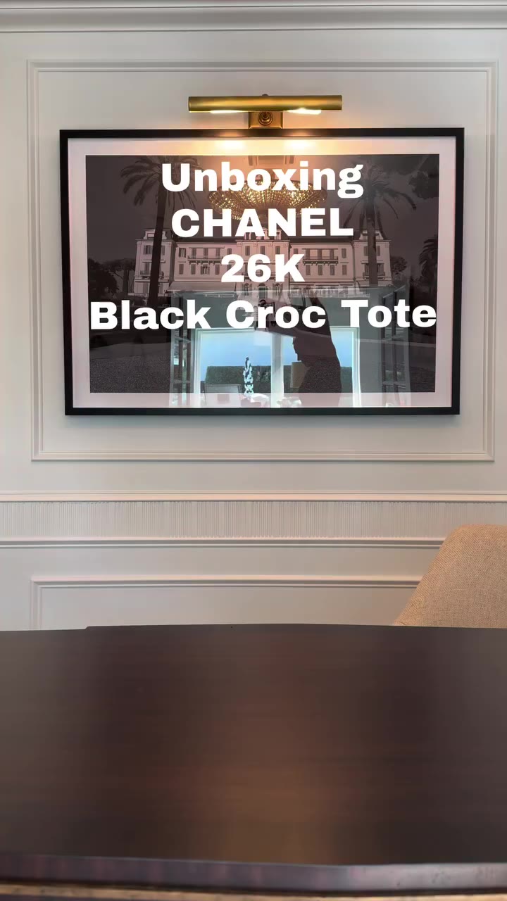Today, I’m unboxing a CHANEL 26K Black Croc Embossed Tote. I was invited to…