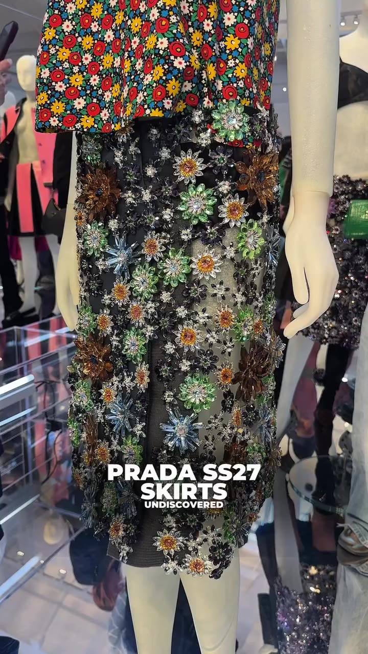 👁️: a look at some of the skirts from Prada’s SS27 collection 👀 the flowers…