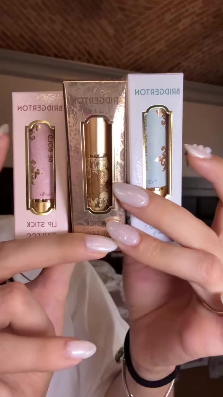Uno para cada mood 👑 Probamos los 3 Lipsticks de Bridgerton x SINLESS…