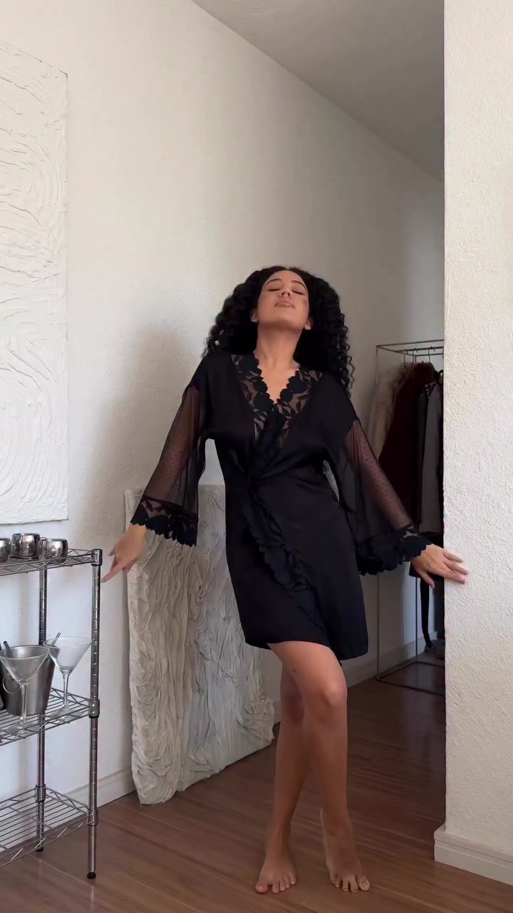 A sofisticação que acompanha o dia a dia. @nathibarbio veste a nova Coleção…
